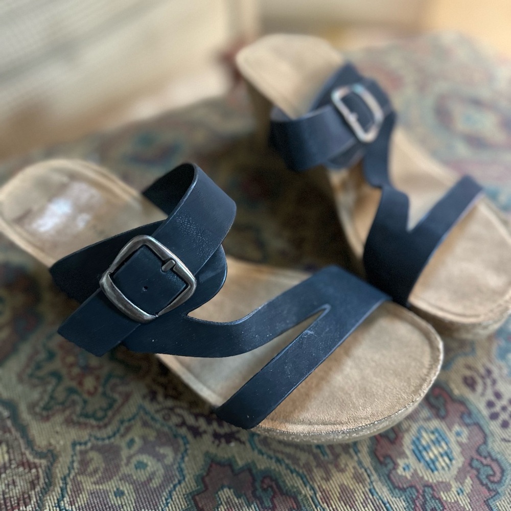 Women's black strappy Sandals from ANDIAMO